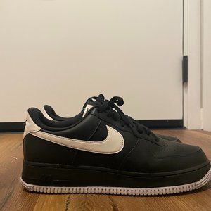 Nike AIR FORCE 1 '07 "Black / White"